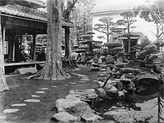 昭和17年の庭園と東の蔵