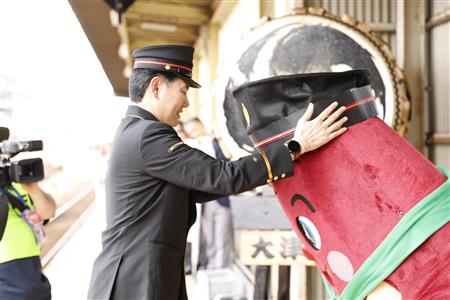 1日駅長に任命されるからいもくん