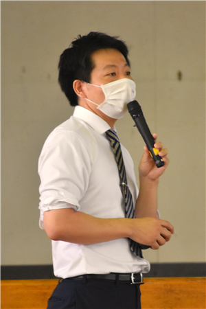 講話する金田町長の画像