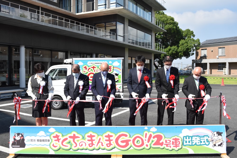 移動販売車のテープカット