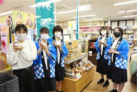 開発担当の((株))通宝さんと翔陽高校の学生