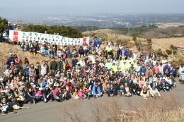 広葉樹の森で記念撮影