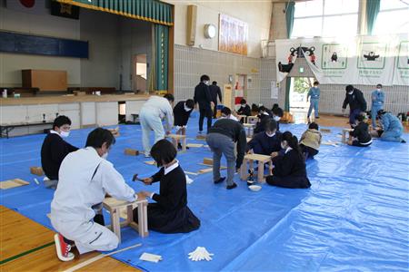 図工室用椅子作りの画像1