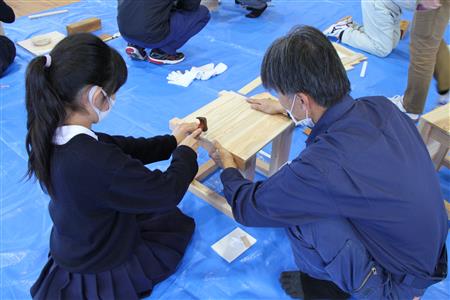 図工室用椅子作りの画像2