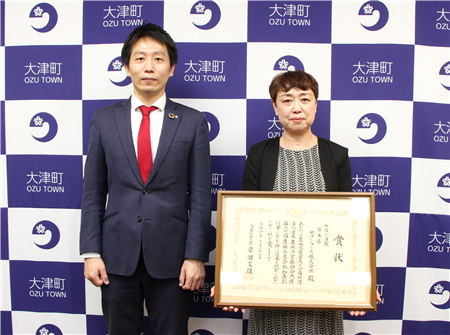 セブンフーズ(株)の前田佳良子代表(右)、金田町長(左)の画像