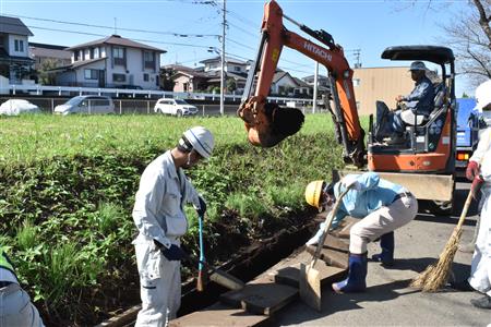 側溝の泥かき