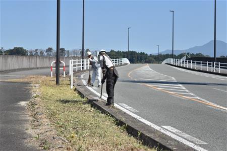 道路沿いの清掃