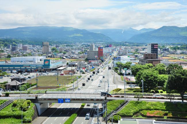 西から見た大津町