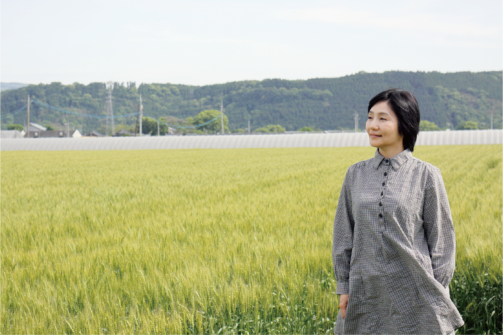 木内里美（きないさとみ）さんと田園風景の写真