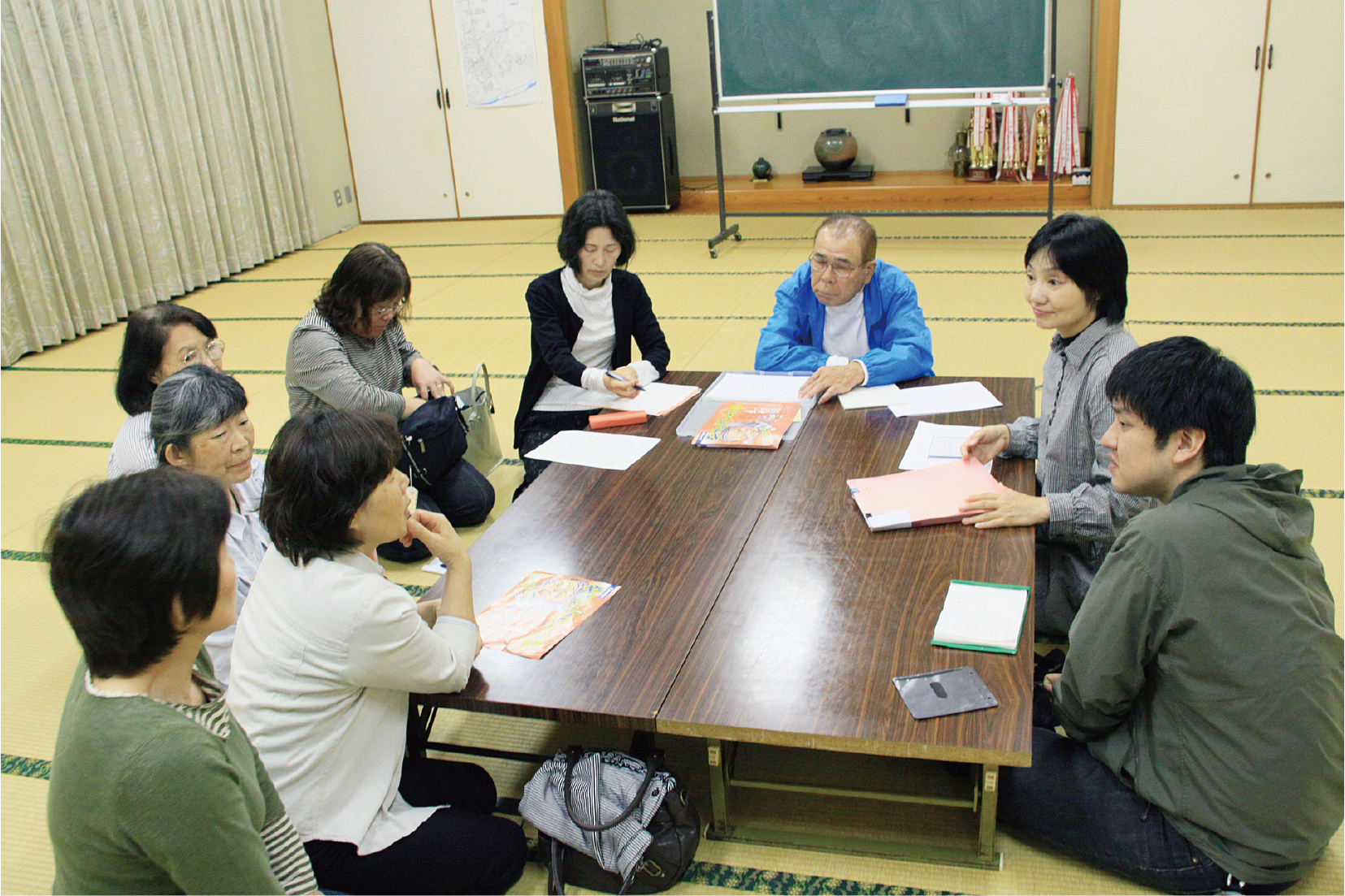 公演の打ち合わせの様子の写真