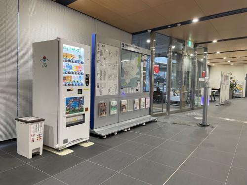 大津町役場1階に設置した自動販売機