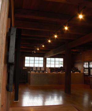 附小屋の中