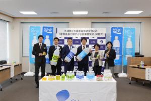 関係者全員集合して記念撮影