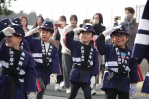 幼児による行進2