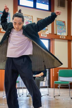 ダンスを披露する葉山さん