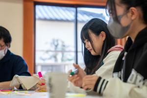 自分の思う大津町のイメージを考える参加者