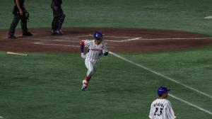 走る選手