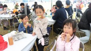 からいもを堪能する子どもたち