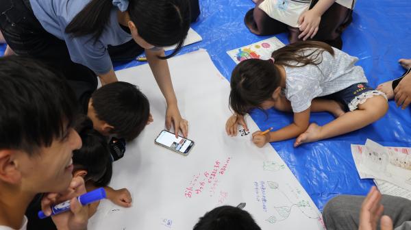 アイディアを考える子どもたち