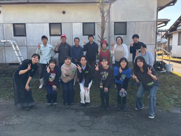 壁の掃除を協力していただいた皆さん