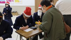 会計をする生徒