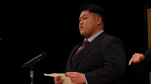 二十歳の誓いを行う東家さん