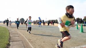 駆け抜けるこどもたち