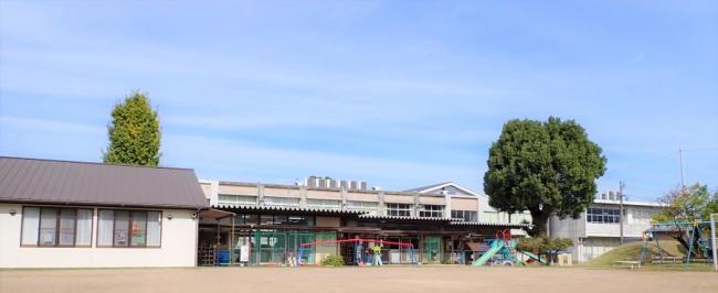 陣内幼稚園　園庭からみた写真