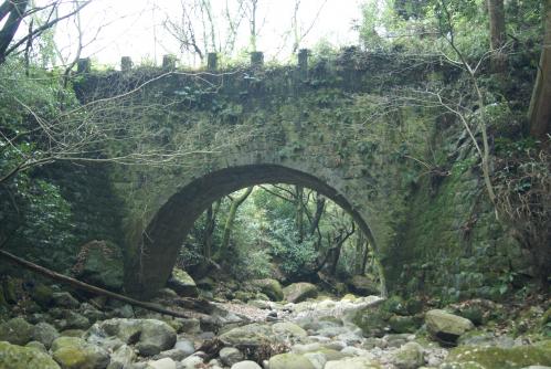 不動石橋