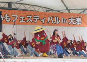 ステージイベントのからいも体操