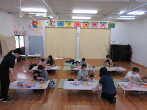 制作を楽しむ子どもたち