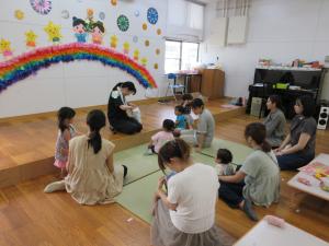 保育体験を楽しむ子どもたち